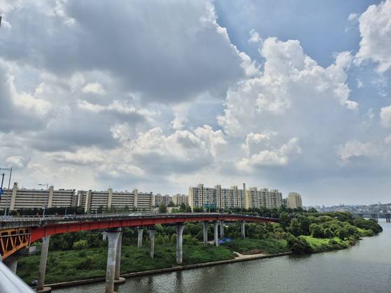 성수대교에서 바라본 압구정 3구역의 모습. 최고층이 15층이다. 한은화 기자