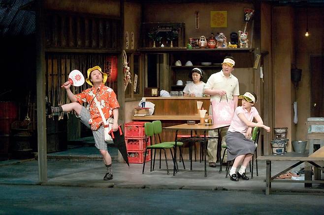 연극 '야끼니꾸 드래곤: 용길이네 곱창집'의 한 장면./사진=예술의전당