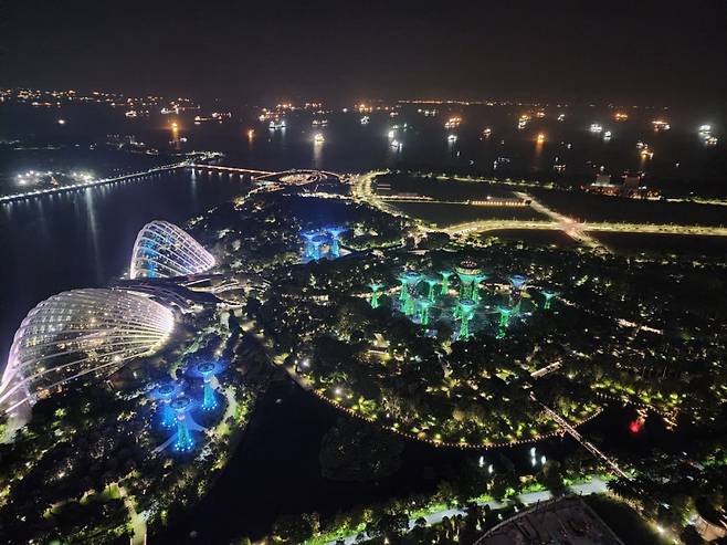 스카이라운지에서 내려다 보면 싱가포르 전경