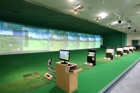 An indoor golf driving range at Samsung Noble County in Yongin, Gyeonggi [SAMSUNG NOBLE COUNTY]
