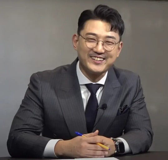 개그맨 홍장원(45)이 음주운전 적발을 뒤늦게 고백하고, 70만 구독자를 보유하고 있던 유튜브 채널도 폐쇄했다. 홍장원의 음주운전은 2006년 이후 두 번째다.