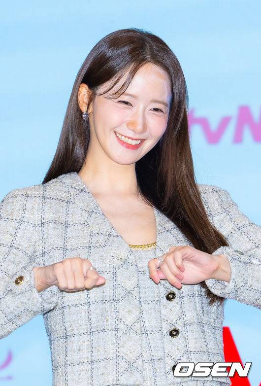 [OSEN=민경훈 기자]  19일 오후 서울 신도림 디큐브시티 내 더 세인트에서 &nbsp;tvN&nbsp;새 토일드라마&nbsp;‘폭군의 셰프’(연출 장태유) 제작발표회가 진행됐다.오는 23일 첫 방송 예정인 &nbsp;‘폭군의 셰프’는 최고의 순간 과거로 타임슬립한 셰프(임윤아)가 최악의 폭군이자 절대 미각의 소유자인 왕을 만나며 벌어지는 서바이벌 판타지 로맨틱코미디 드라마이다.배우 임윤아가 무대 위에서 포즈를 취하고 있다. 2025.08.19 /rumi@osen.co.kr