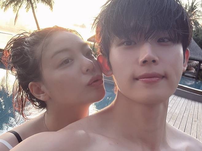 가수에일리와 인플루언서 최시훈. 인스타그램 캡처.