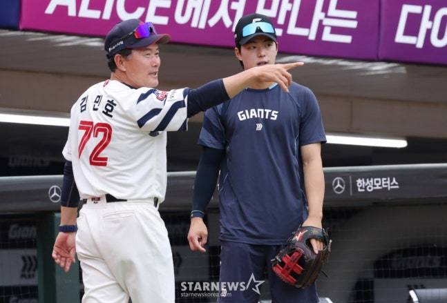 롯데 김민호 1군 수비 및 벤치코치(왼쪽). /사진=김진경 대기자