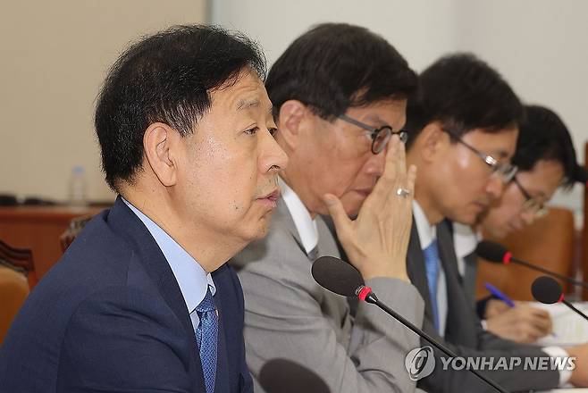 의원질의 답변하는 구윤철 부총리 (서울=연합뉴스) 류영석 기자 = 구윤철 경제부총리 겸 기획재정부 장관이 19일 국회에서 열린 기획재정위원회 전체회의에서 의원 질의에 답변하고 있다. 2025.8.19 ondol@yna.co.kr