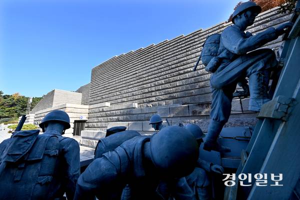 20일 인천시에 따르면 올해 인천상륙작전 기념주간 행사를 ‘국제평화도시 인천’의 정체성을 반영하면서 평화의 메시지를 발신하는 행사로 치를 예정이다. 사진은 연수구 옥련동에 위치한 인천상륙작전기념관의 모습. /경인일보DB