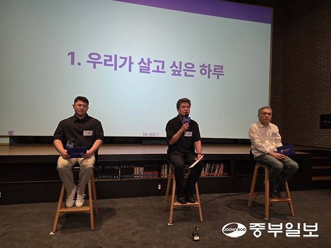 지난 19일 CGV명동역 씨네라이브러리에서 열린 제17회 DMZ국제다큐멘터리영화제 공식 기자회견에서 장해랑 DMZ docs 집행위원장이 영화제 특징 및 방향을 설명하고 있다. 이준도기자