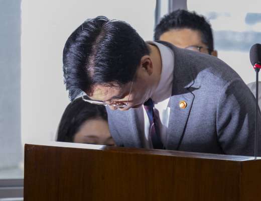 (청도 열차 사고 관련 고개숙인 김영훈 고용노동부 장관)