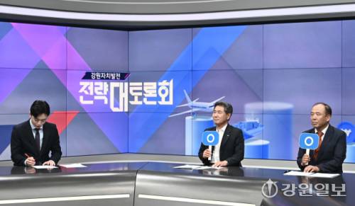 강원 자치발전 전략 대토론회 양구군편이 19일 G1방송 스튜디오에서 서흥원 군수, 전만식 강원연구원 박사가 참석한 가운데 열렸다. 신세희기자