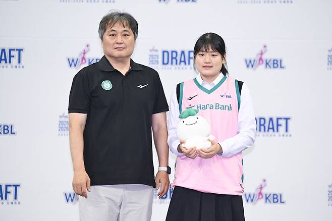 하나은행 김연진이 3라운드 2순위, 마지막으로 신인 드래프트의 문을 닫았다