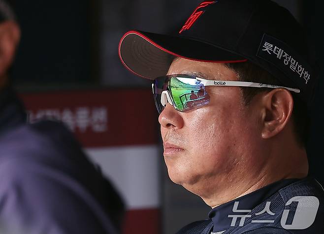 '2025 Shinhan Sol Bank Kbo League' Lotte GiantsとLG Twinsは、23日にソウルのSongpa -guのJamsil Baseball Stadiumで開催され、5番目の終わりをしっかりと見てゲームを見ています。