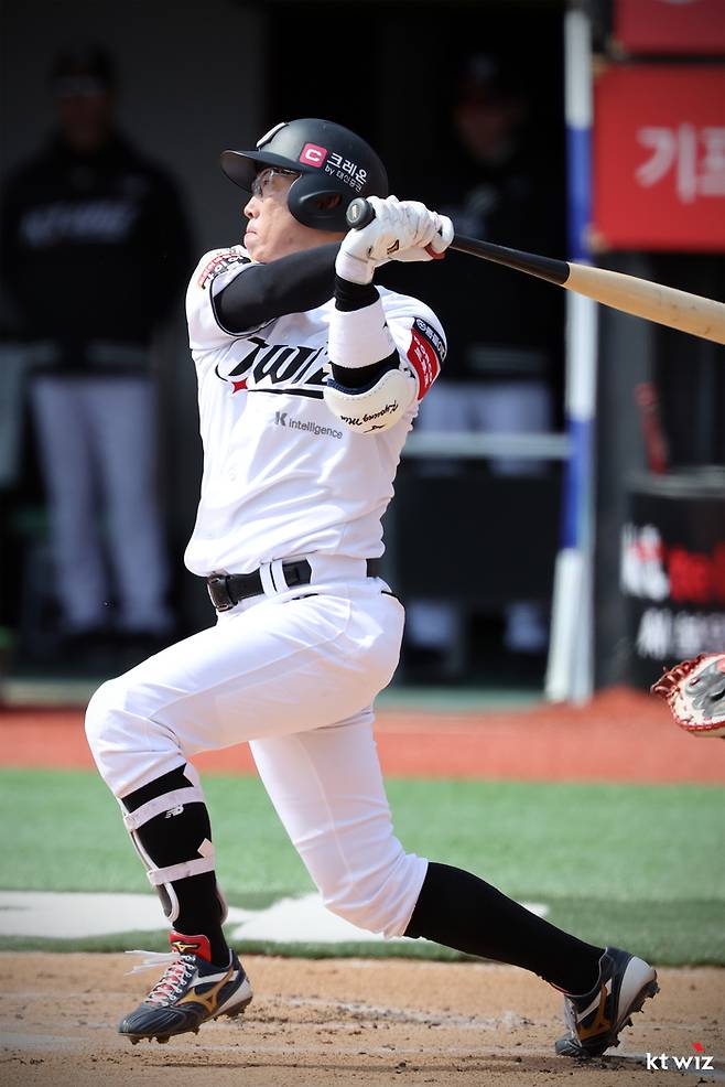 허경민이 타격에 임하고 있다. 사진 | KT 위즈