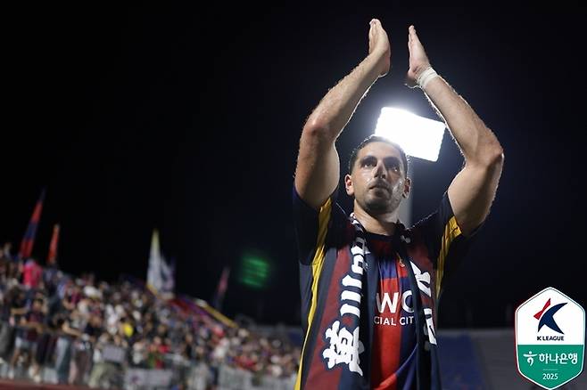 수원FC 스트라이커 싸박. 제공 | 한국프로축구연맹