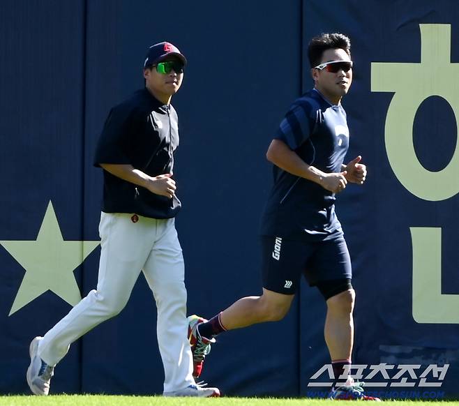 19일 잠실야구장에서 열린 롯데와 LG의 경기, 롯데 전준우가 외야를 달리며 훈련을 소화하고 있다. 잠실=허상욱 기자wook@sportschosun.com/2025.08.19/