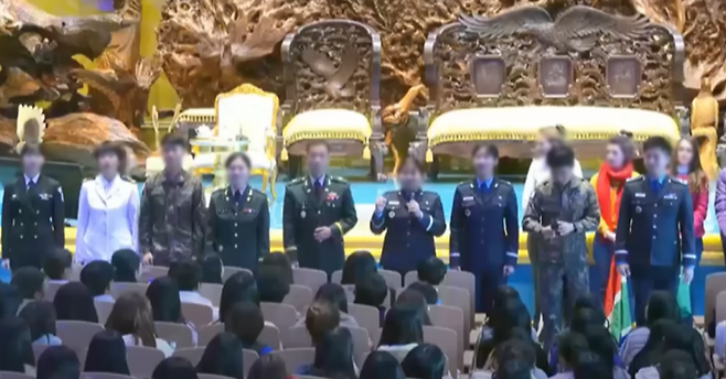 JMS에서 포착된 군인들. 한판승부 유튜브 캡처.