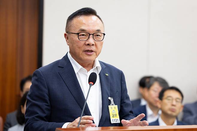 황주호 한국수력원자력 사장이 19일 서울 여의도 국회에서 열린 제428회 국회(임시회) 산업통상자원중소벤처기업위원회 제2차 전체회의에 출석해 의원 질의에 답하고 있다./뉴스1