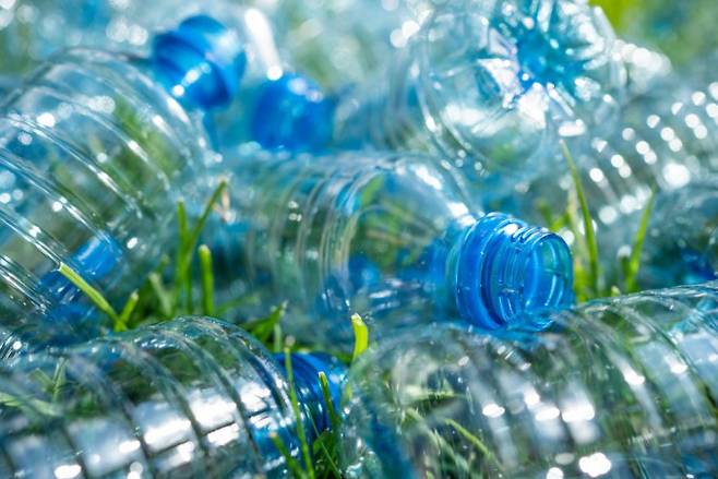 많은 플라스틱 용기에는 플라스틱을 더 유연하게 만드는 화학 물질 '프탈레이트'가 들어있다. 게티이미지뱅크 제공.