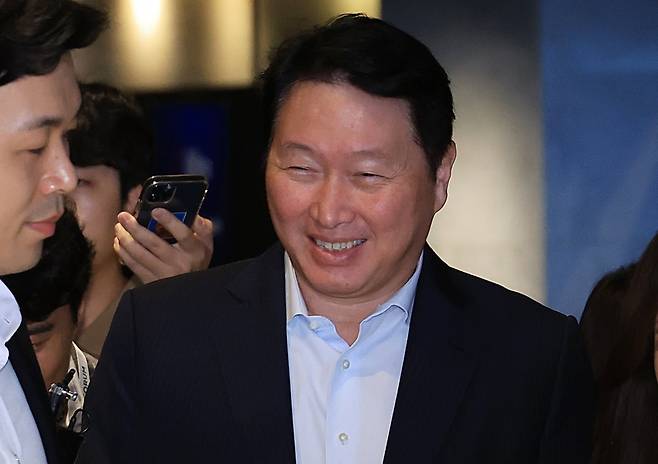 최태원 SK그룹 회장이 8월 18일 서울 워커힐호텔에서 열린 '이천포럼2025'행사에 참석하고 있다. 사진=연합뉴스