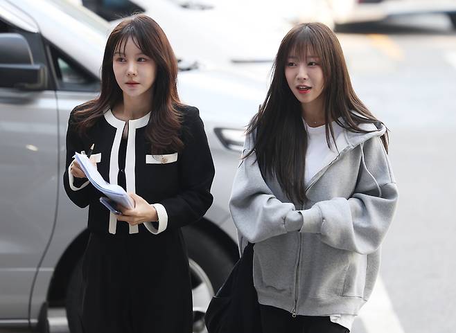 가로세로연구소 대표 김세의씨를  협박 등의 혐의로 고소한 ‘1000만 유튜버’ 쯔양(본명 박정원)씨가 지난 4월16일 조사를 위해 서울 강남구 강남경찰서로 출석하고 있다.  연합뉴스