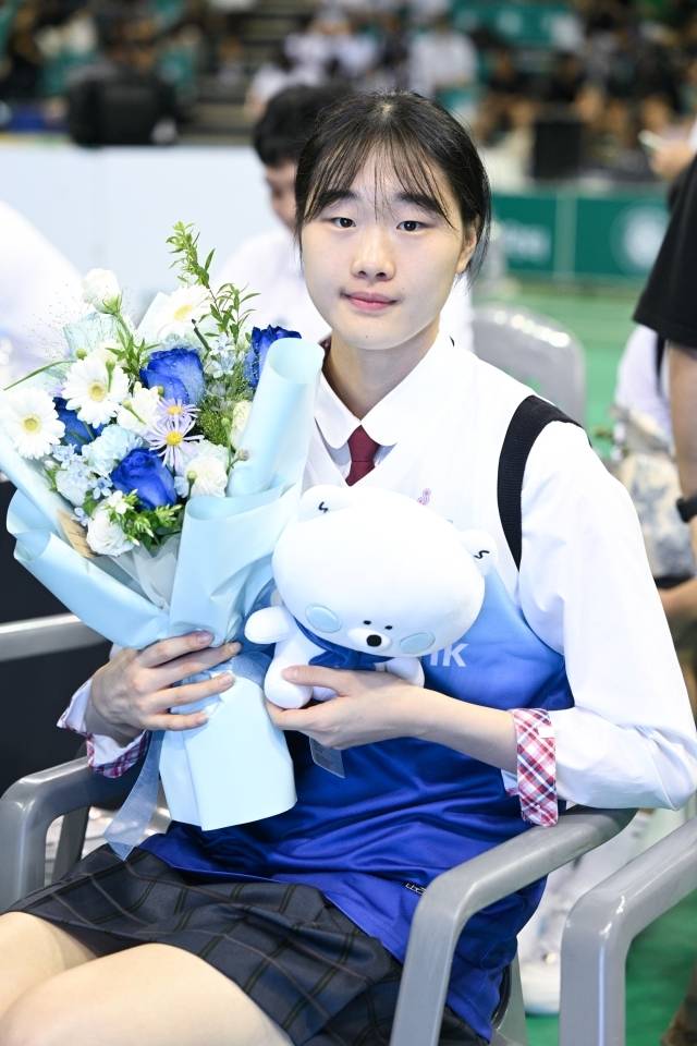 최윤아 감독은 “이번 신인 드래프트는 이가현과 이원정이 최대어라는 평가였다. 누가 먼저 지명하는지에 따라 달라질 거라고 생각했다. 전체 1순위 지명권을 얻었을 때 이가현을 생각했다. 그리고 트라이아웃을 본 뒤 확신을 가졌다. 마지막에는 고민 없이 지명했다”고 소감을 전했다. 사진=WKBL 제공