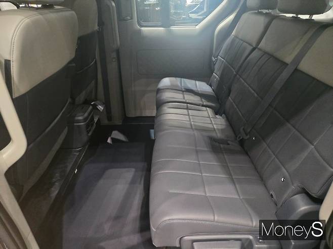 PV5 패신저는 넉넉한 2열 공간을 갖췄다. 탑승 인원과 목적에 따라 시트 배열도 자유롭게 선택할 수 있다. /사진=김이재 기자