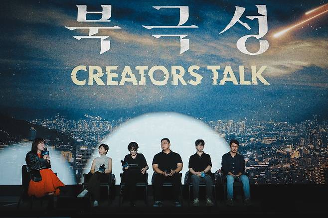 좌측부터 정서경 작가, 김희원 감독, 허명행 감독, 김병한 미술감독, 홍정호 VFX 수퍼바이저. 월트디즈니 컴퍼니 코리아 제공