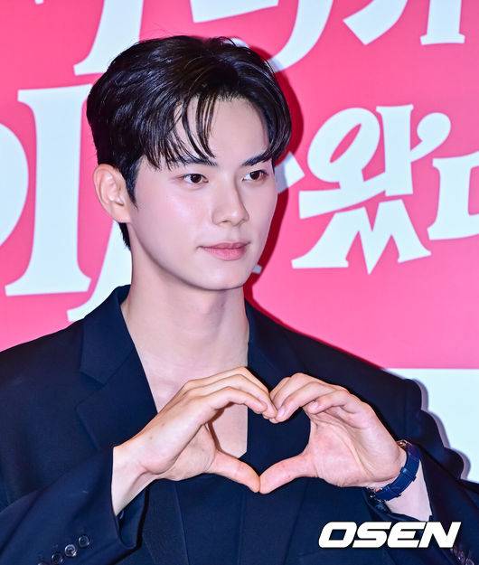 [OSEN=지형준 기자] 7일 오후 서울 용산구 CGV용산아이파크몰에서 영화 '악마가 이사왔다' 시사회 포토월 행사가 열렸다.‘악마가 이사왔다’는 새벽마다 악마로 깨어나는 선지(임윤아)를 감시하는 기상천외한 아르바이트에 휘말린 청년 백수 길구(안보현)의 고군분투를 담은 악마 들린 코미디다 영화다.&nbsp;배우 이채민이 포즈를 취하고 있다. 2025.08.07 / jpnews@osen.co.kr