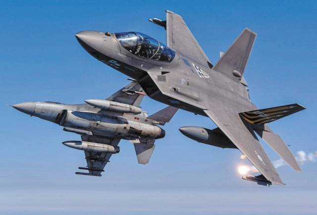 한국이 약 8조 1000억원을 투입해 세계 여덟 번째로 독자 개발한 한국형 초음속 전투기 KF-21 보라매의 모습. 사진 제공=공군