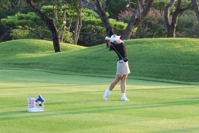 티샷을 하고 있는 김연서. 사진 제공=대한골프협회