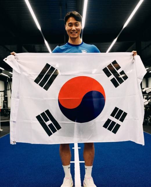 ▲ 백승호는 바르셀로나 유소년 팀 출신으로 2021년까지 유럽 무대에서 활동했다. 스페인과 독일 무대에서 능력치를 점검한 뒤에 2021년 전북현대에 입단해 K리그 무대를 밟았다. K리그에서 다시 한번 숨고르기를 한 그는 2022 국제축구연맹(FIFA) 카타르월드컵 16강, 2023 항저우 아시안게임 금메달을 따냈고 2024년 겨울 이적 시장을 통해 버밍엄 시티로 이적했다. ⓒ 버밍엄 시티