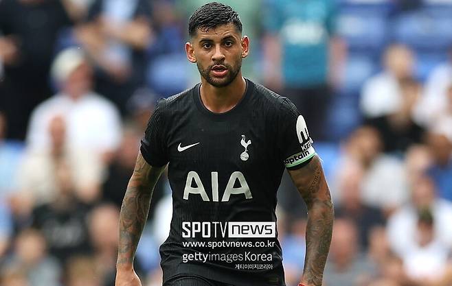 ▲ 로메로는 “토트넘에서 5번째 시즌을 맞게 됐다. 이 훌륭한 클럽의 주장을 맡게 돼 영광”이라며 “4년 전 이곳에 올 때, 내 꿈은 클럽 역사에 내 이름을 남기고 트로피를 들어 올리는 것이었다. 그 꿈을 이뤘고, 이제 새로운 여정이 시작된다"고 소감을 밝혔다.