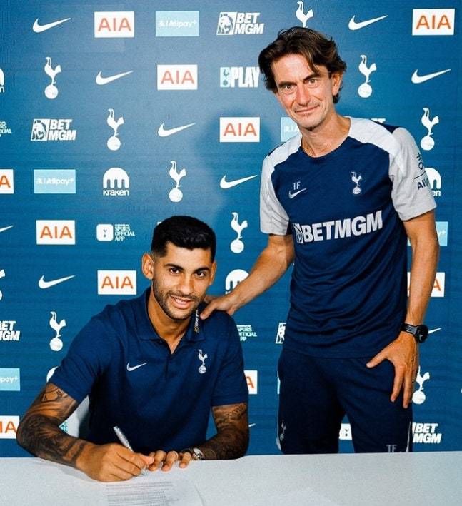 ▲ 로메로는 “토트넘에서 5번째 시즌을 맞게 됐다. 이 훌륭한 클럽의 주장을 맡게 돼 영광”이라며 “4년 전 이곳에 올 때, 내 꿈은 클럽 역사에 내 이름을 남기고 트로피를 들어 올리는 것이었다. 그 꿈을 이뤘고, 이제 새로운 여정이 시작된다"고 소감을 밝혔다. ⓒ 토트넘 홋스퍼