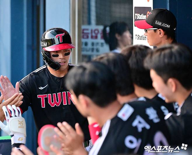 LG 트윈스 천성호가 20일 서울 잠실야구장에서 열린 2025 신한 SOL Bank KBO리그 롯데와의 팀 간 12차전에 2번타자 겸 우익수로 선발출전했다. 사진 엑스포츠뉴스 DB