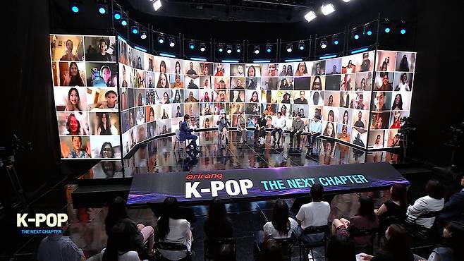 전 세계 팬들과 질의응답하는 매기 강 감독 [아리랑TV 제공. 재판매 및 DB 금지]