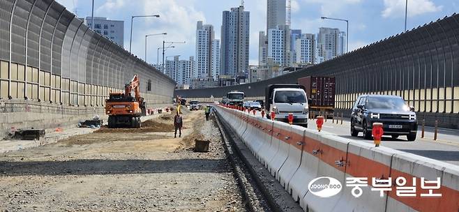 21일 유정복 인천시장이 현장 점검에 나선 인천대로 일반화사업 1-2단계 구간(미추홀구 용현동 일원) 모습. 박예지기자