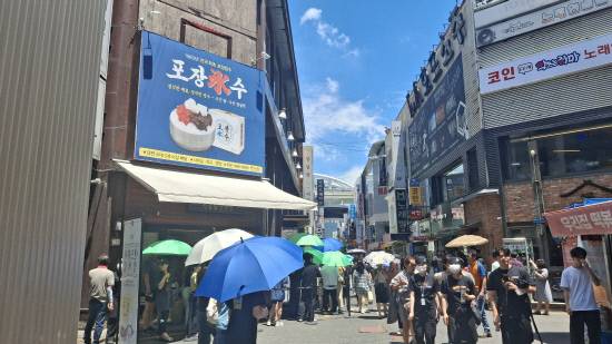 성심당 본점 인근은 365일 사람들로 북적인다.