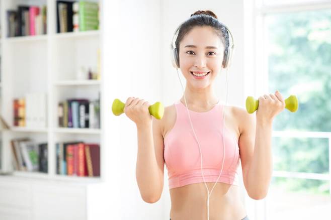 음악 듣기나 운동 등의 신체 활동은 정신 건강을 좋게 유지하는 데 도움이 되는 습관으로 꼽힌다. [사진=클립아트코리아]
