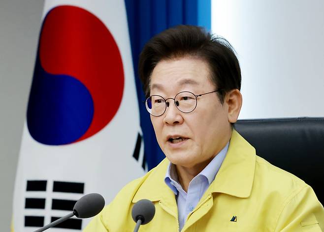 이재명 대통령이 21일 서울 용산 대통령실 청사에서 열린 제8차 수석·보좌관 회의에서 발언하고 있다./뉴시스