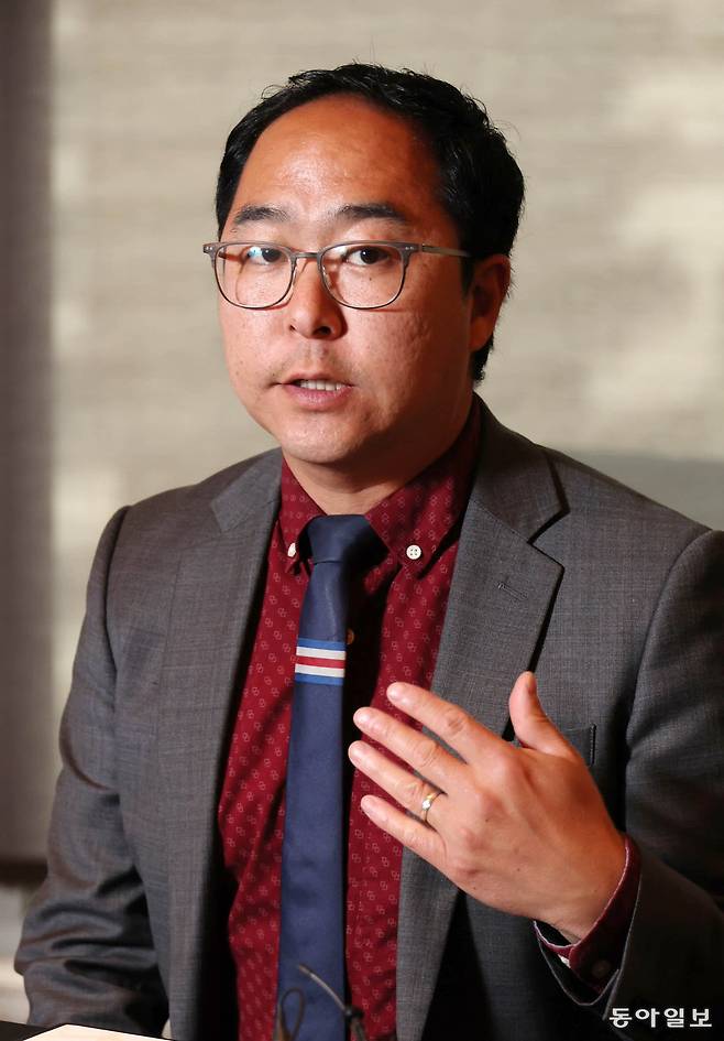 20일 서울 종로구 포시즌스호텔에서 열린 간담회에서 답변을 하고 있는 앤디 김 미국 상원의원. 전영한 기자 scoopjyh@donga.com