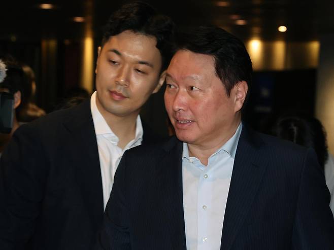 최태원 SK그룹 회장이 18일 오전 서울 광진구 워커힐 호텔에서 열린 ‘이천포럼 2025’에 참석하고 있다. 2025.8.18 뉴스1