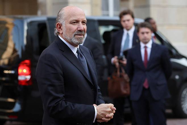 지난 6월10일 하워드 러트닉 미국 상무장관이 영국 런던에서 2차 미-중 고위급 무역회담을 마치고 기자들의 질문에 답하고 있다. 런던/로이터 연합뉴스