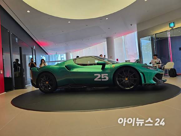 페라리 '296 스페치알레' 측면. [사진=김종성 기자]