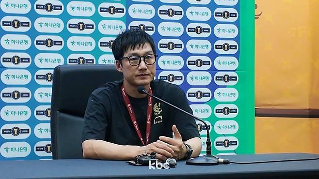 ▲ 코리아컵 준결승 1차전 경기 후 브리핑하는 이정효 감독