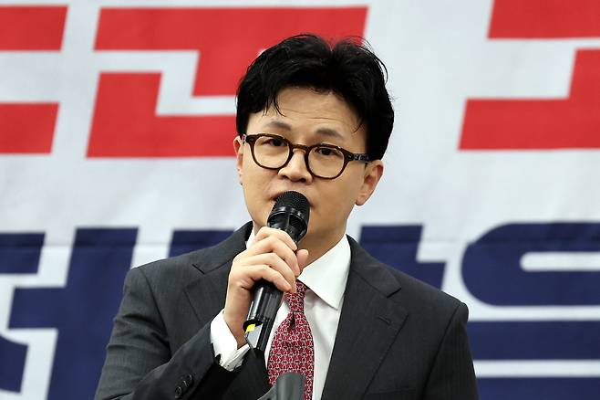 한동훈 전 국민의힘 대표가 지난 11일 광주 서구의 한 호텔에서 열린 김화진 국민의힘 전남도당위원장 취임식에서 축사하고 있다. 연합뉴스