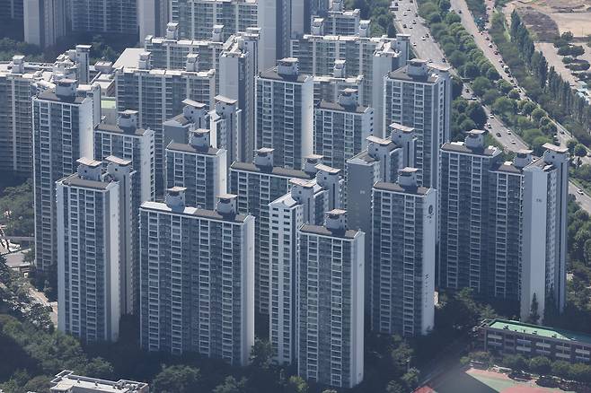 An apartment complex in Seoul is pictured on July 27 [YONHAP]