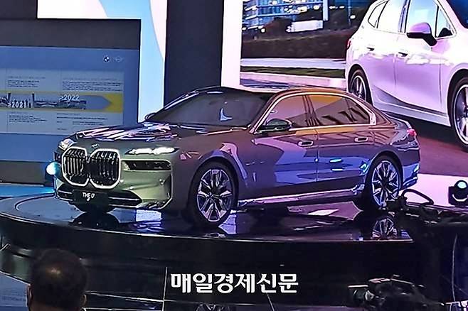 벤츠 S클래스에 아픔을 되돌려주기 시작한 7세대 BMW 7시리즈 [사진촬영=최기성 매경 디지털뉴스룸 기자]