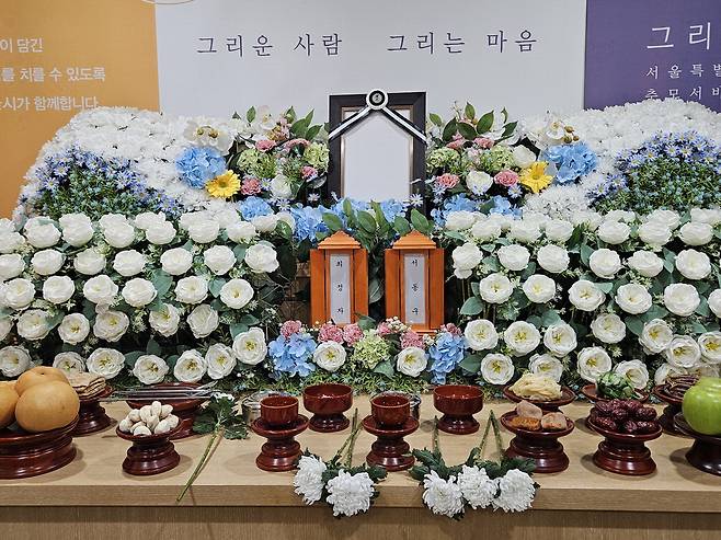 서울시립승화원  '그리다' 장례식장의  제단 위 영정 사진이 비어 있다.  지혜진 기자