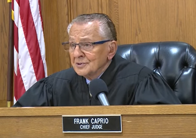 미국 로드아일랜드주 지방법원 판사 프랭크 카프리오 [Caught In Providence 유튜브 캡처]