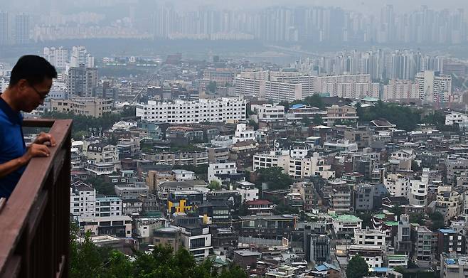 서울 남산타워에서 바라본 서울시내  아파트의 모습. 이상섭 기자