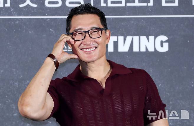 [서울=뉴시스] 김혜진 기자 = 배우 대니얼 대 킴이 21일 오전 서울 용산구 CGV아이파크몰점에서 열린 아마존 프라임 비디오 시리즈 '버터플라이' 제작발표회에서 포즈를 취하고 있다. 2025.08.21. jini@newsis.com